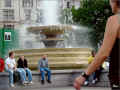 trafalgar-square_07/2009, près de la fontaine (392499 octets)