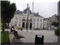Châtellerault, 10/2006, place de la mairie (67107 octets)