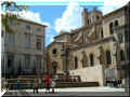 Nîmes, place de l' épiscopat, 08/2007 (118852 octets)