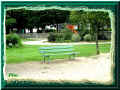 bancs des jardins publics, La Couarde sur Mer, île de Ré, 08/2004 (55079 octets)