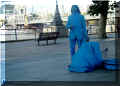 "homme statue", Londres,animation sur les quais de la Tamise, 10/2008  (93353 octets)