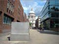 bench-london-st-paul-cathedral_07/2009  (318154 octets)