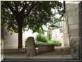  Tours, vieux quartiers, 07/2005, bancs de pierre (80238 octets)