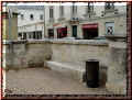 centre de Tours, indre et loire : banc de pierre et corbeille , 07/2005 (81746 octets)