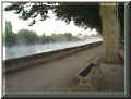 brume sur la Vienne, quais de Chinon, 10/2004 (55824 octets)