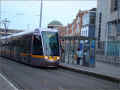 dublin_tramway_et banc d'abribus, 03/2010 (342805 octets)