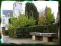 banc de pierre, jardin de l'échevinage à Loudun (62583 octets)
