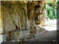 N�mes, jardins de la Fontaine, 08/2007, la grotte (136028 octets)