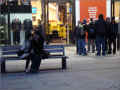 banc-champs-elysees, devant le PSG (270244 octets)