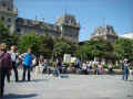 banc-muret_paris_parvis-cathedrale (381087 octets)