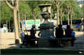 banc-statue_champ-de-mars_paris (396111 octets)