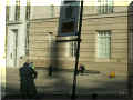 london, banc de pierre mural, 10/2008 (94437 octets)